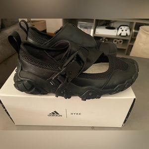Adidas Hyke sandals 5.5